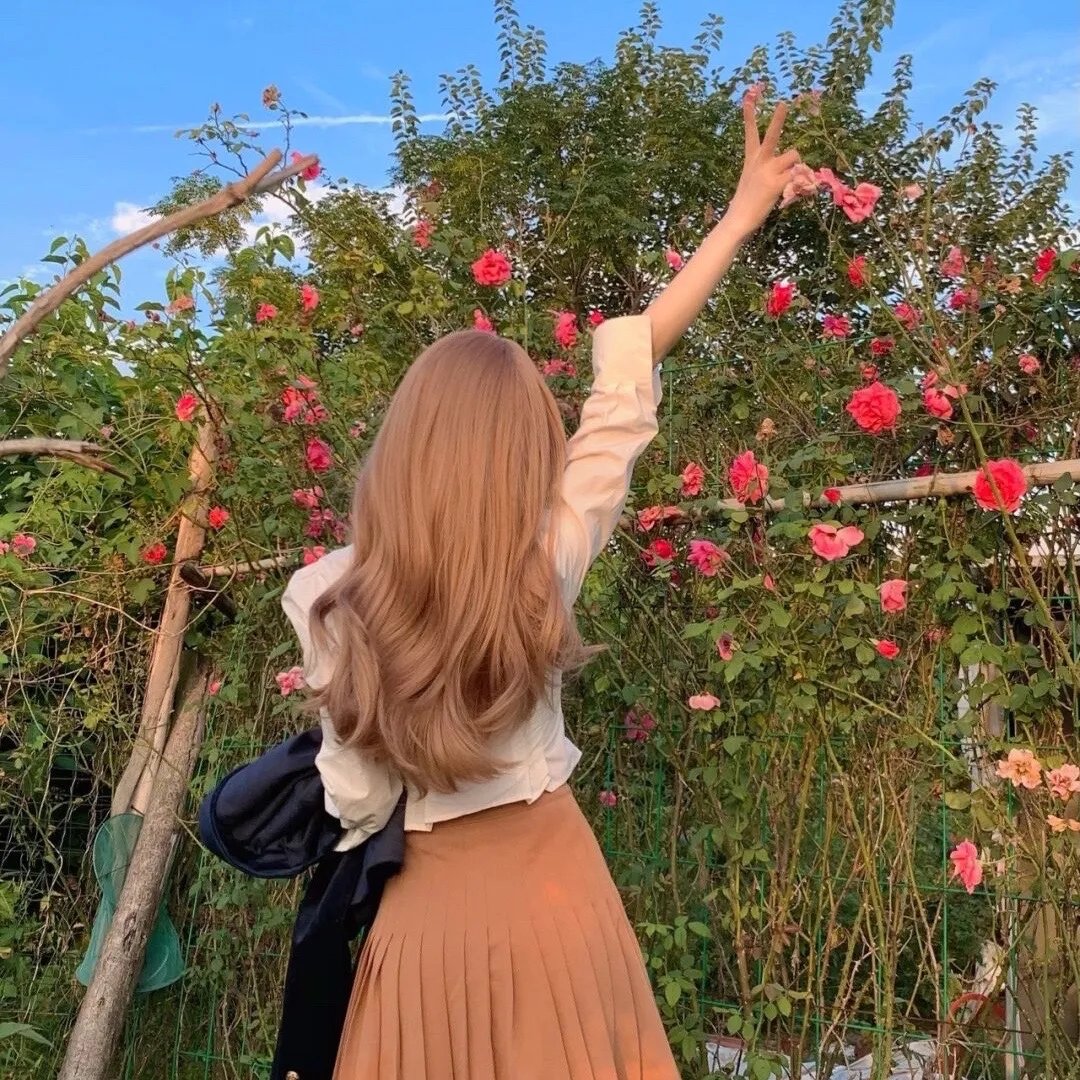 照片里的伴娘